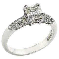 Bague en platine avec diamant taille émeraude de 1,23 carat
