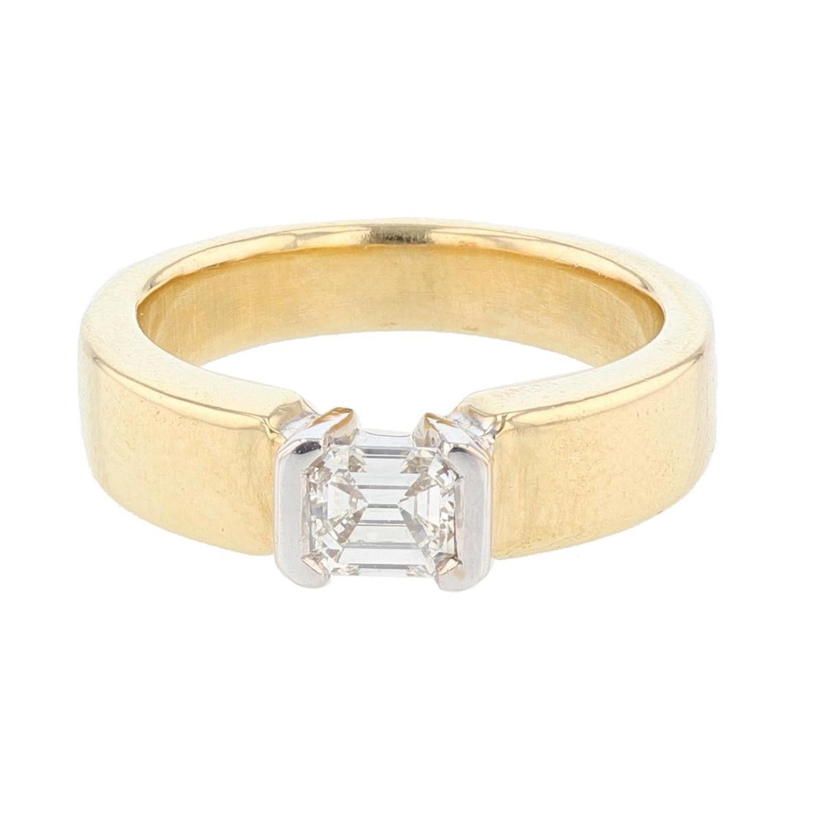 Modern Emerald Cut Diamond 14 Karat Gold Engagement Ring For Sale