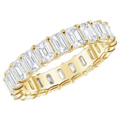 Anello con diamante taglio smeraldo in oro 14k per la fascia di eternità