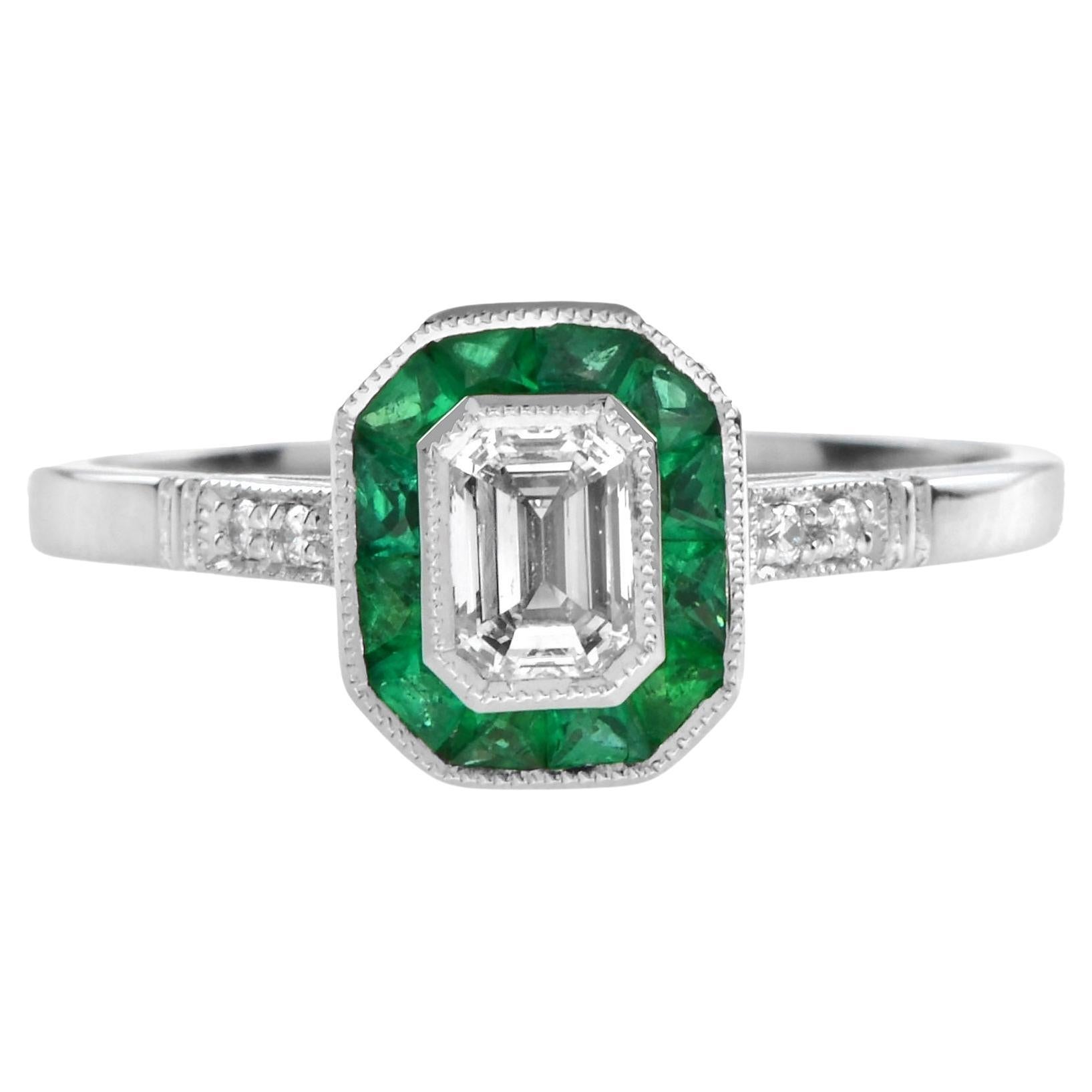Verlobungsring aus 18 Karat Weißgold mit Diamanten im Smaragdschliff und Smaragd im Art-déco-Stil