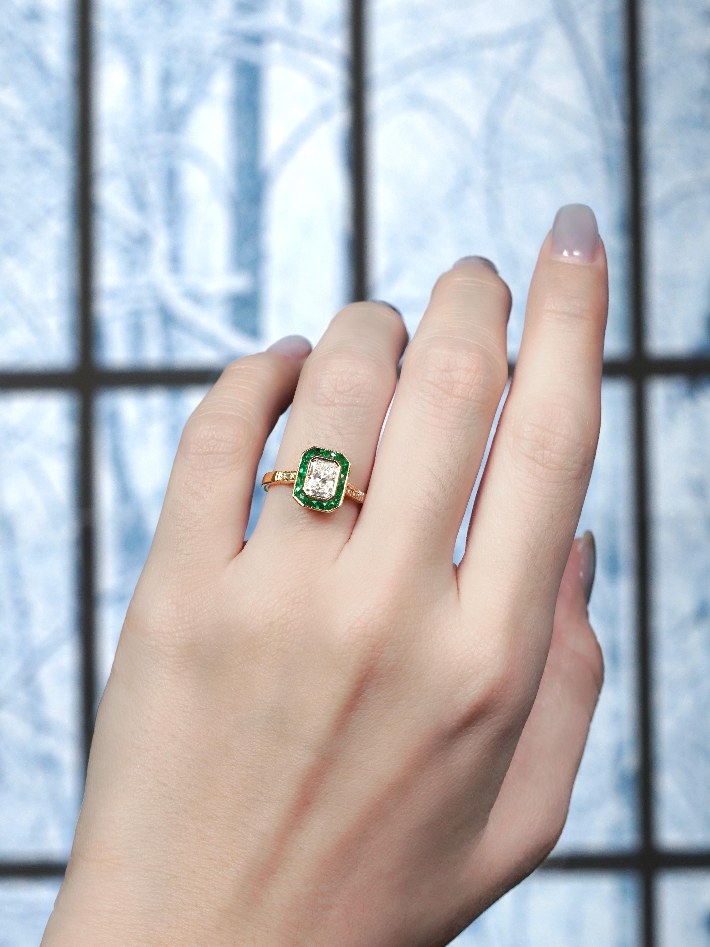 Smaragdgeschliffener Diamant und Smaragd Verlobungsring im Art Deco Stil aus 18K Gelbgold (Smaragdschliff) im Angebot