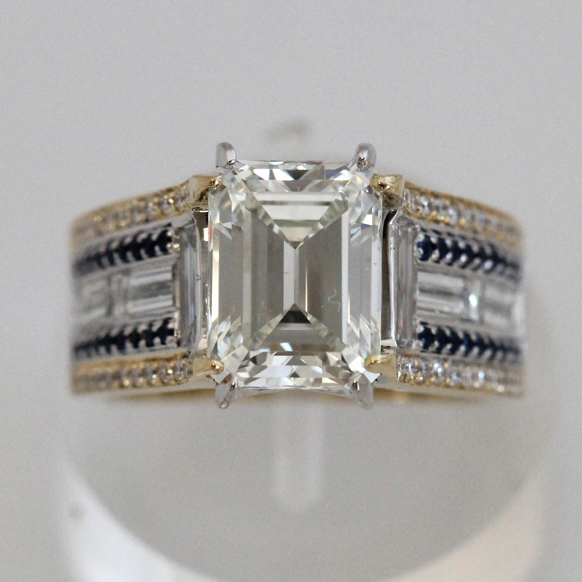 

Der Ring wird auf Bestellung angefertigt und kann auch ohne den Mittelstein gekauft werden. Ich kann einen anderen Mittelstein liefern, der Ihrem Budget entspricht, wenn es höher oder niedriger ist. Es dauert etwa 1-2 Wochen ab dem Datum, an dem