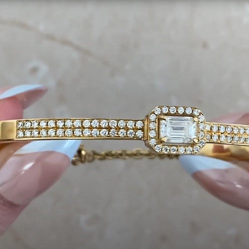 Emerald Cut Diamond (Approx 1.00-Carat) Bracelet, 18K Yellow Gold In Excellent Condition For Sale In New York, NY