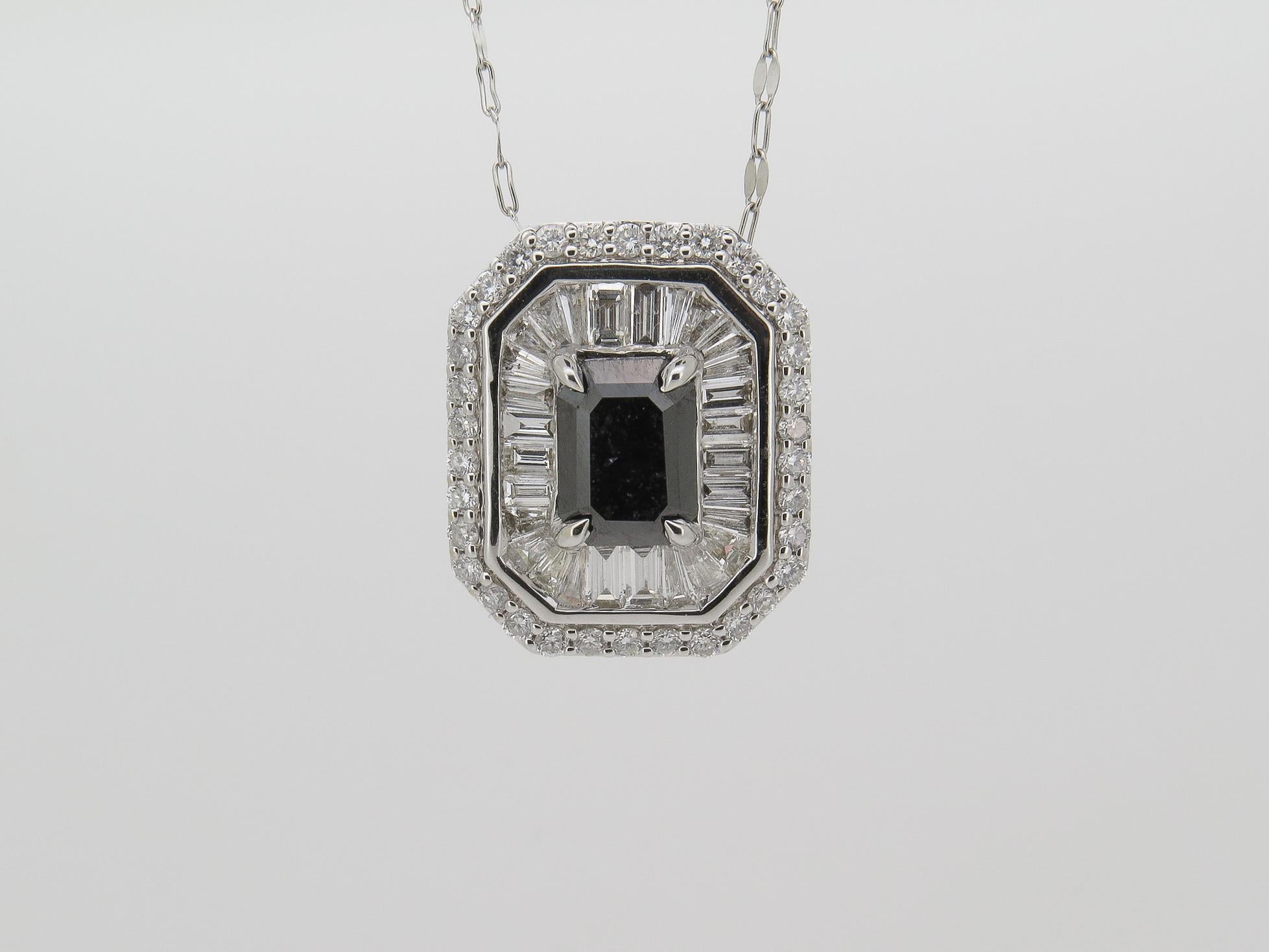 Taglio smeraldo Collana con diamante taglio smeraldo Baguette Burst 0.48 Ct in oro 14 K. in vendita
