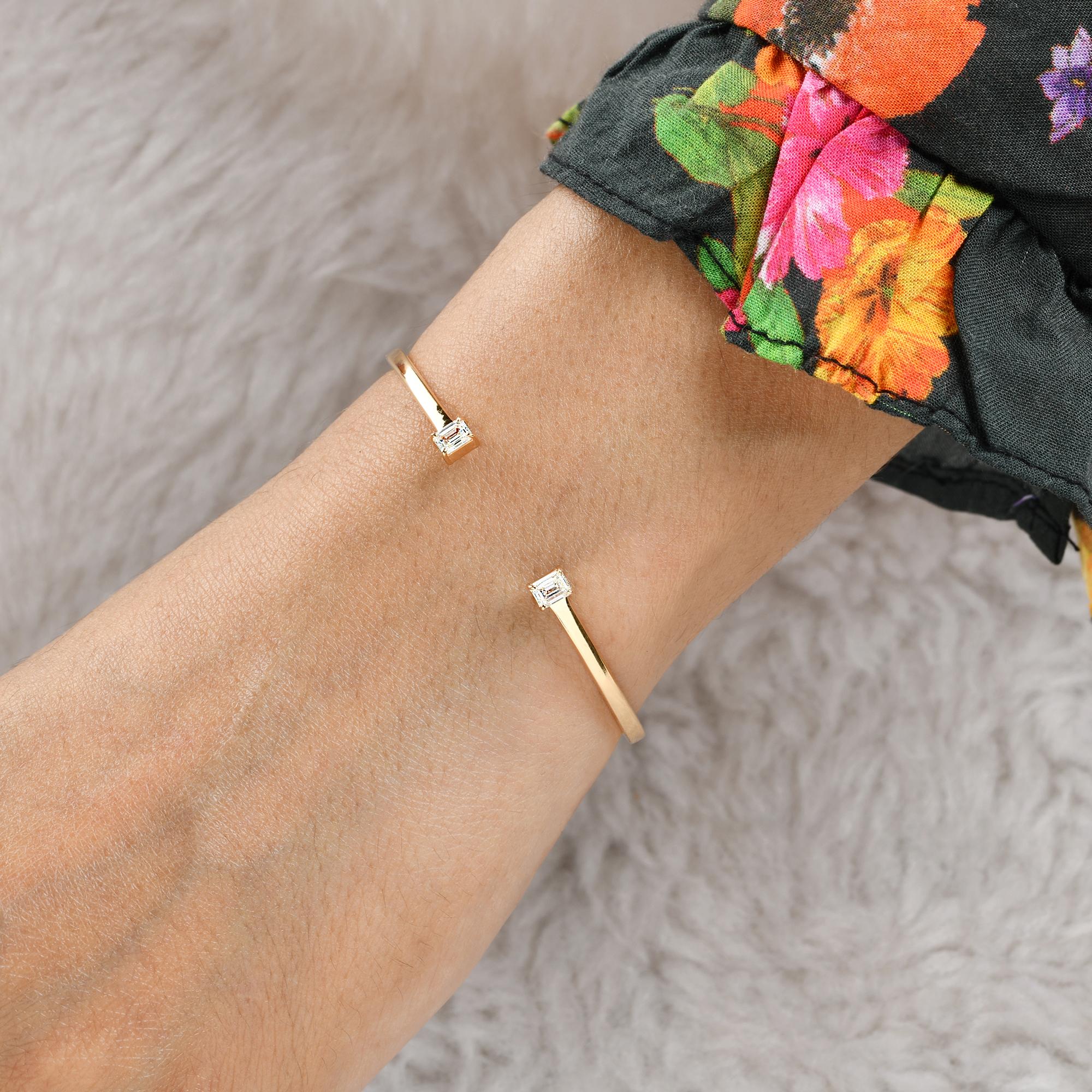 Bracelet manchette en or jaune 10 carats avec diamants taille émeraude, fait à la main Pour femmes en vente