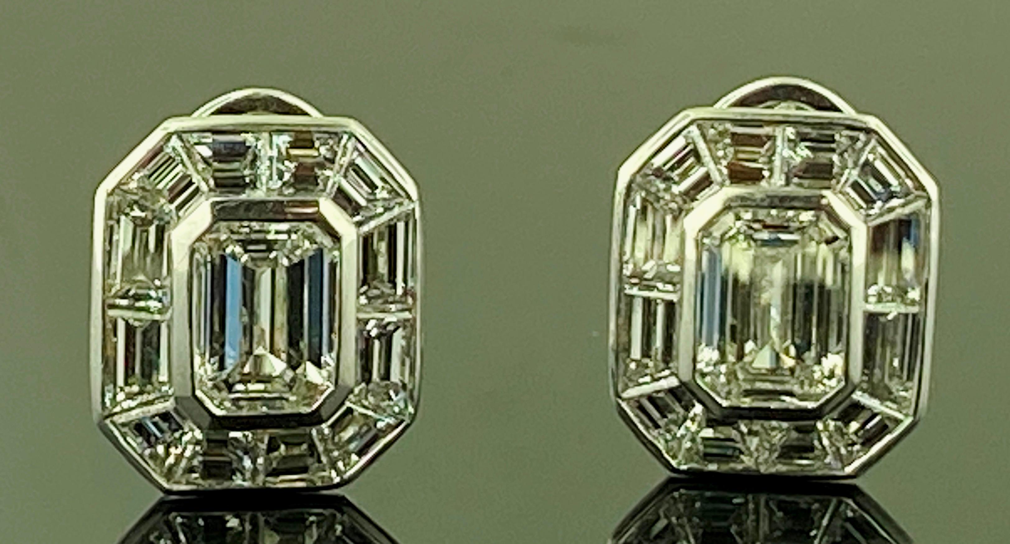 Ohrringe aus Platin mit Diamanten im Smaragdschliff. im Zustand „Hervorragend“ im Angebot in Palm Desert, CA