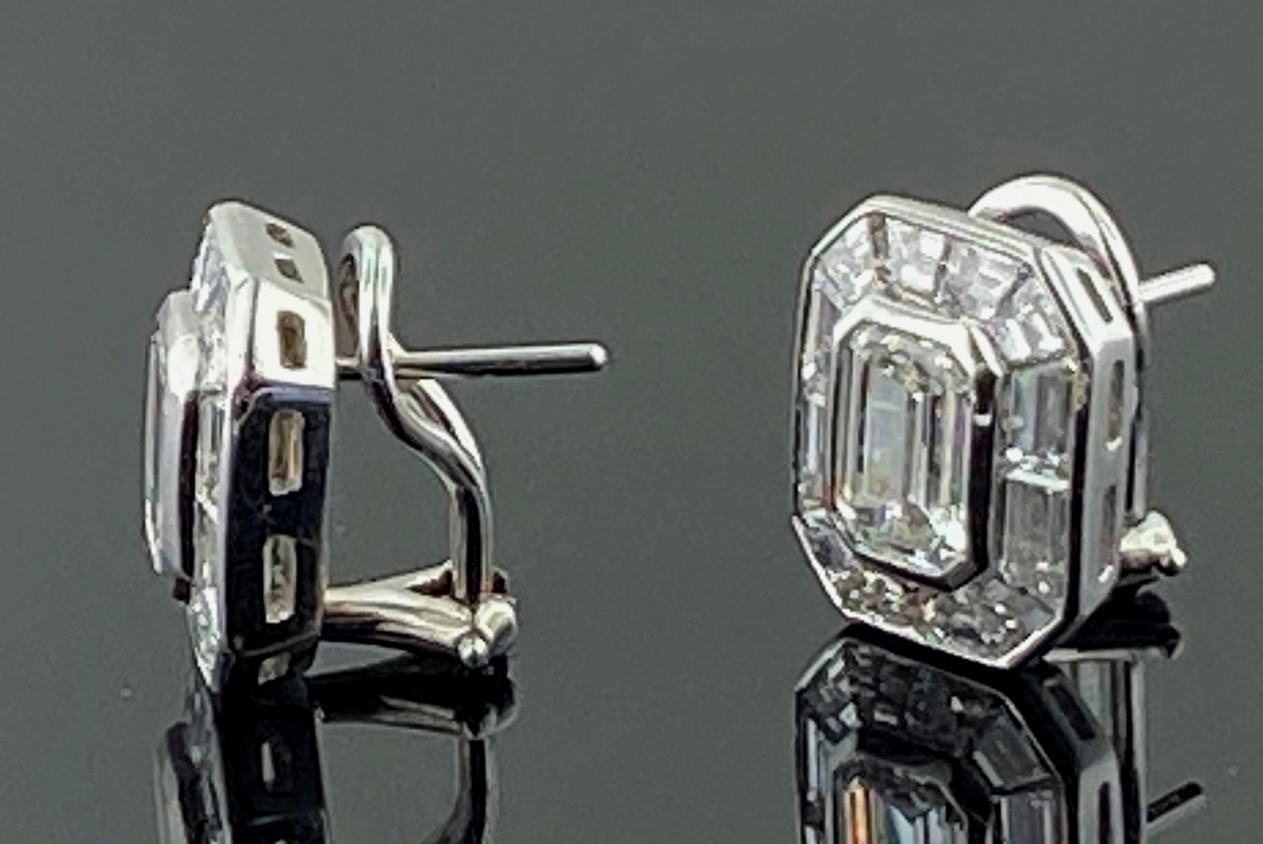 Women's or Men's Emerald Cut Diamond Earrings set in Platinum. For Sale