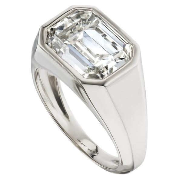 Smaragdschliff-Diamant-Ost-West-Set Flush Mount Ring im Angebot