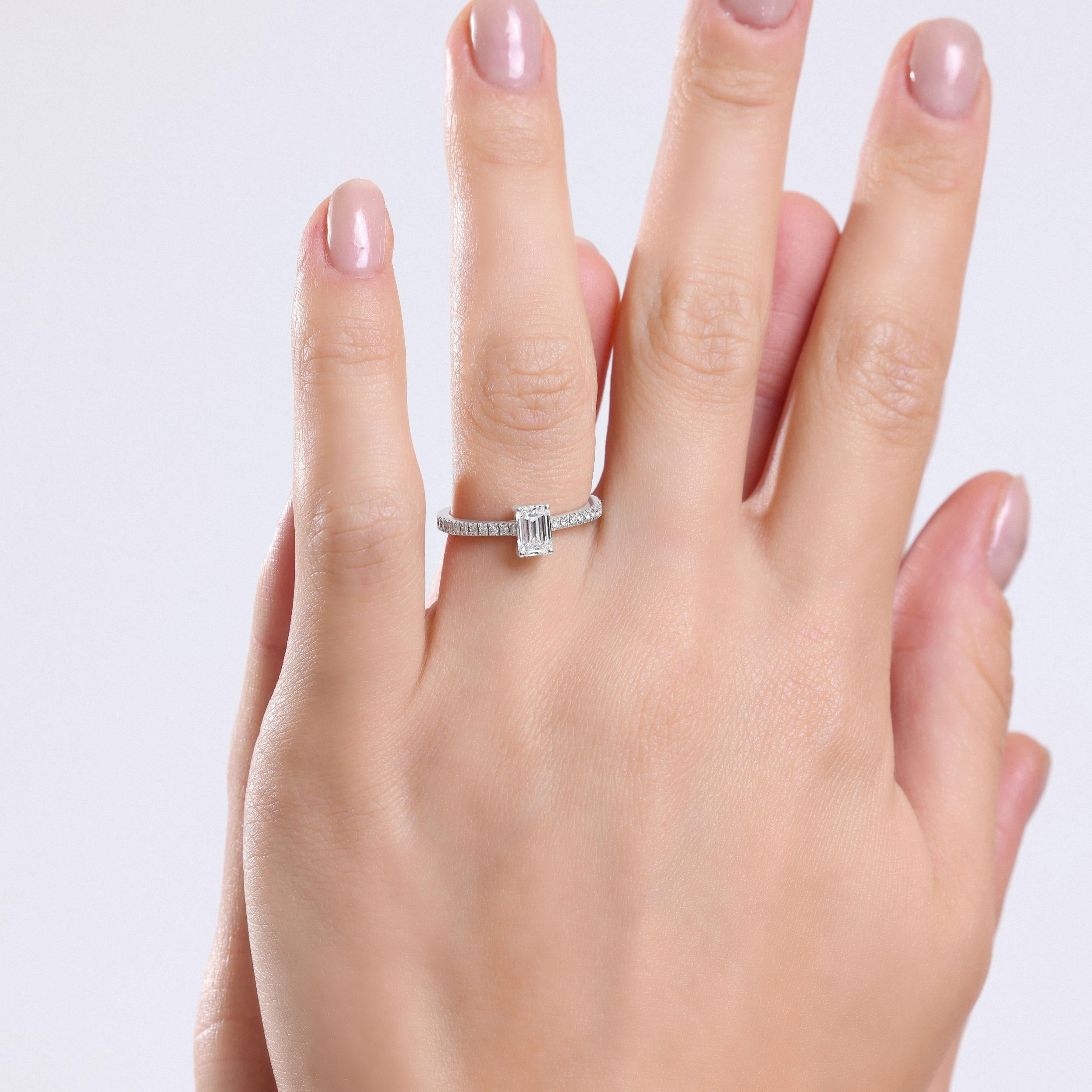 Smaragdschliff Diamant Verlobungsring 0,90ct im Angebot 2
