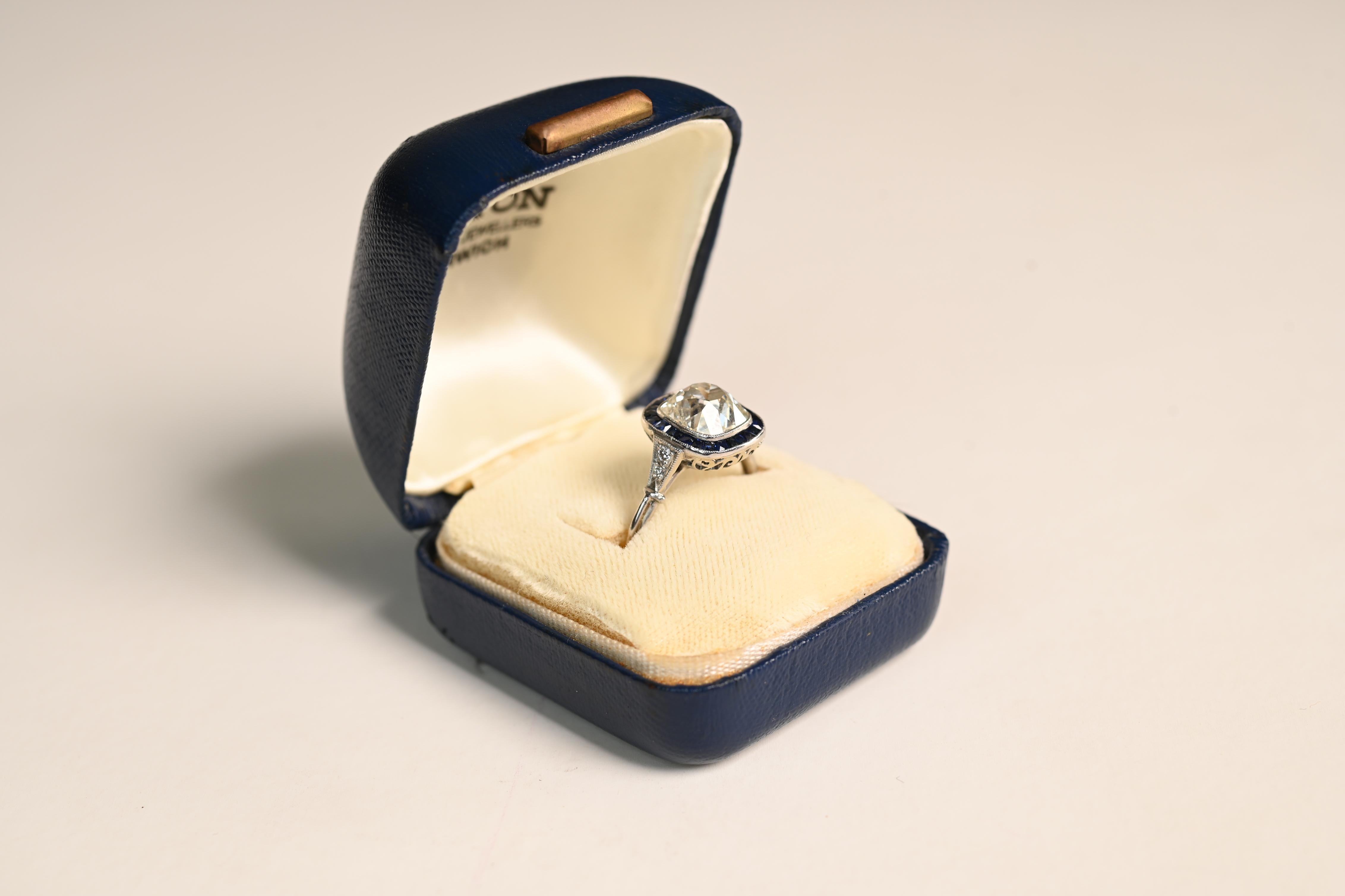 Emerald Cut Diamond Engagement Ring (Approx. 3.00-Carats), VS1 Clarity, Platinum For Sale 4