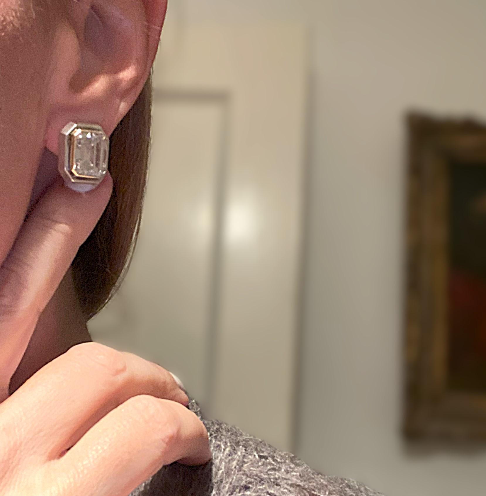 Boucles d'oreilles en or 14 carats et argent sterling avec diamants taille émeraude Bon état - En vente à New York, NY