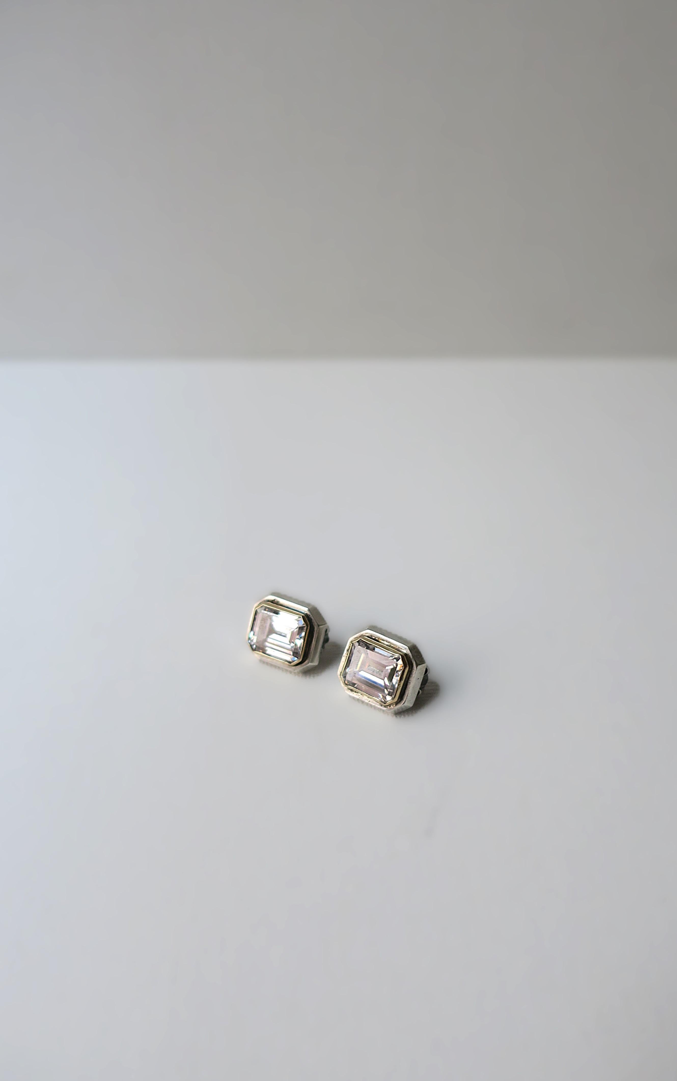 Boucles d'oreilles en or 14 carats et argent sterling avec diamants taille émeraude en vente 2