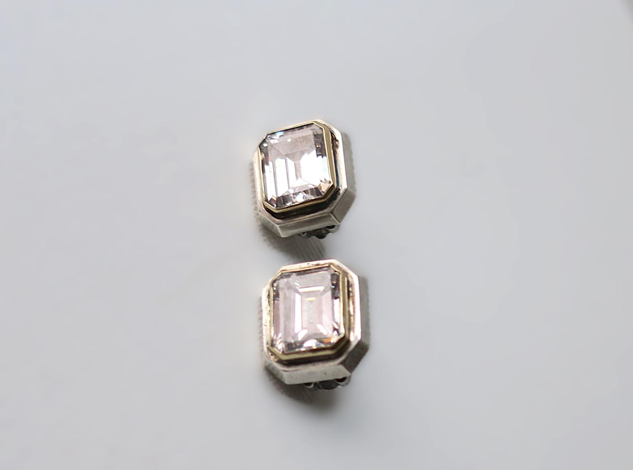 Boucles d'oreilles en or 14 carats et argent sterling avec diamants taille émeraude en vente 3