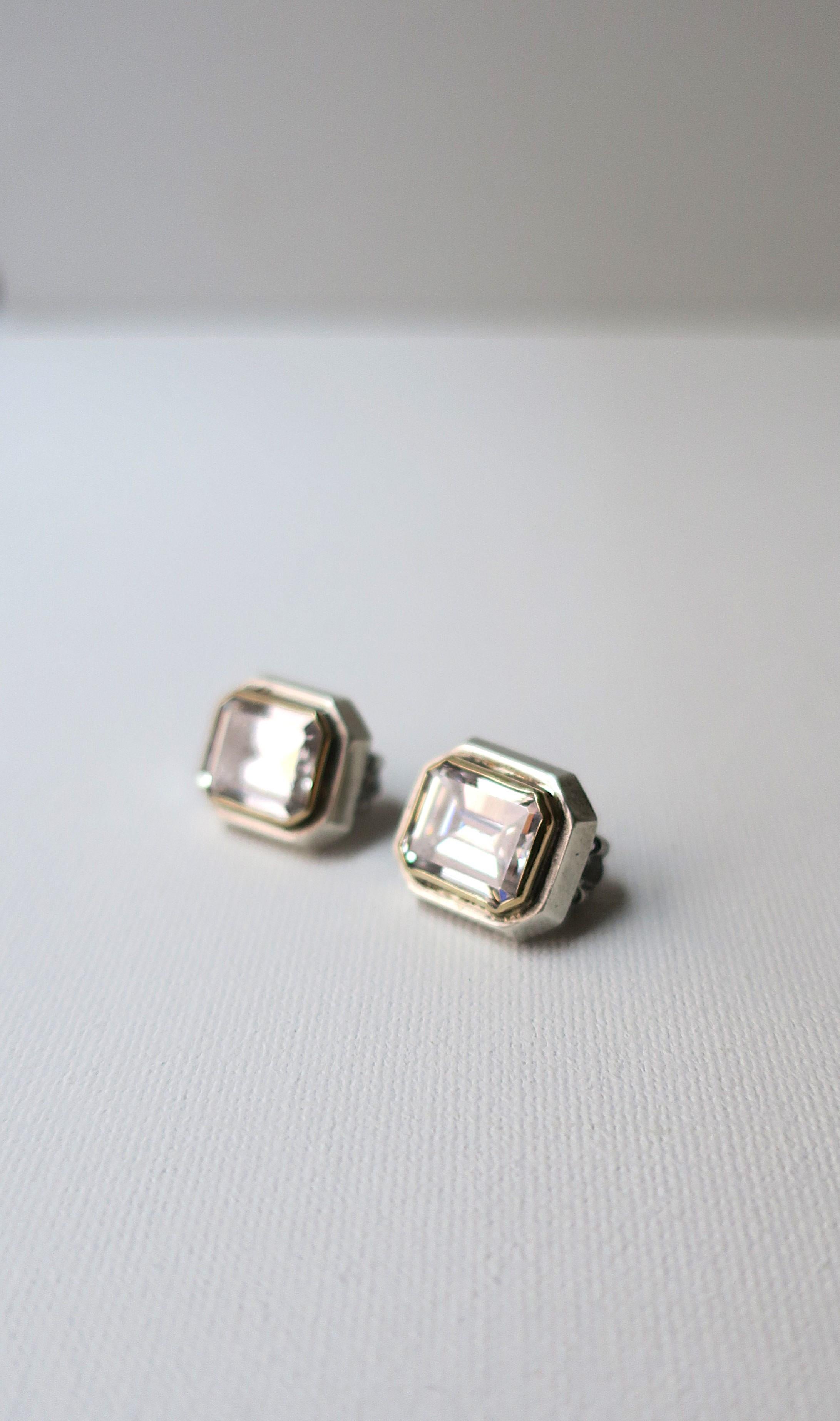 Boucles d'oreilles en or 14 carats et argent sterling avec diamants taille émeraude en vente 5