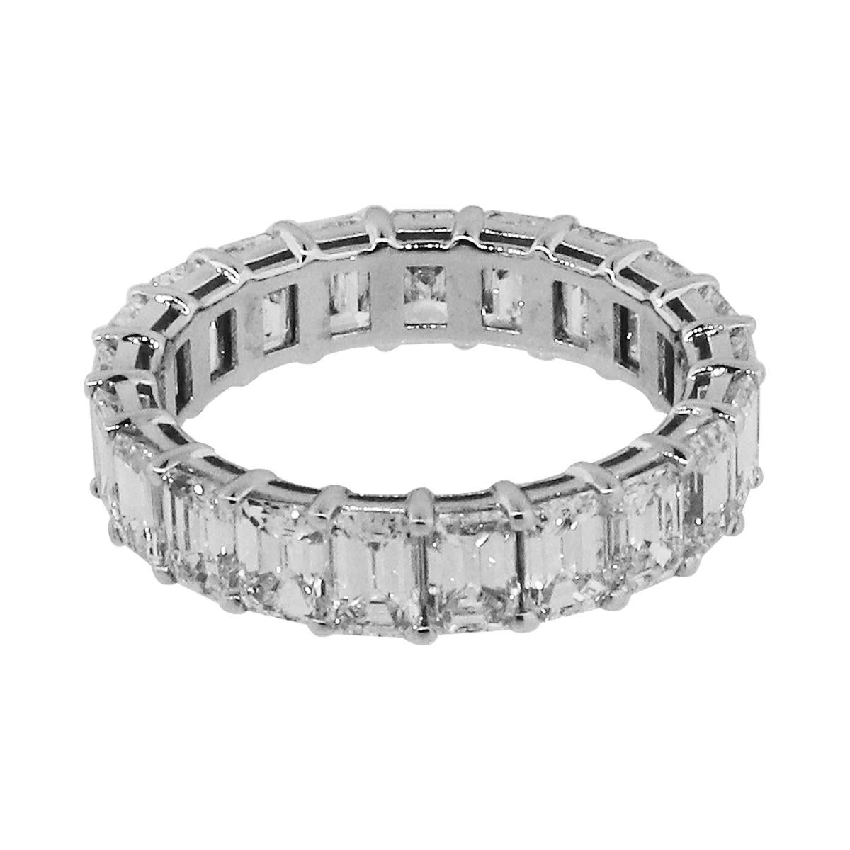 Material: 18k White Gold
Diamond Details: Total of 21 Diamonds. Approximately 5.32ctw emerald cut diamonds. Diamonds are G/H in color and VS in clarity
Ring Size: 6.5
Ring Measurements: 0.80″ x 0.16″ x 0.80″
Total Weight: 3.3g (2.1dwt)
SKU: A30312786