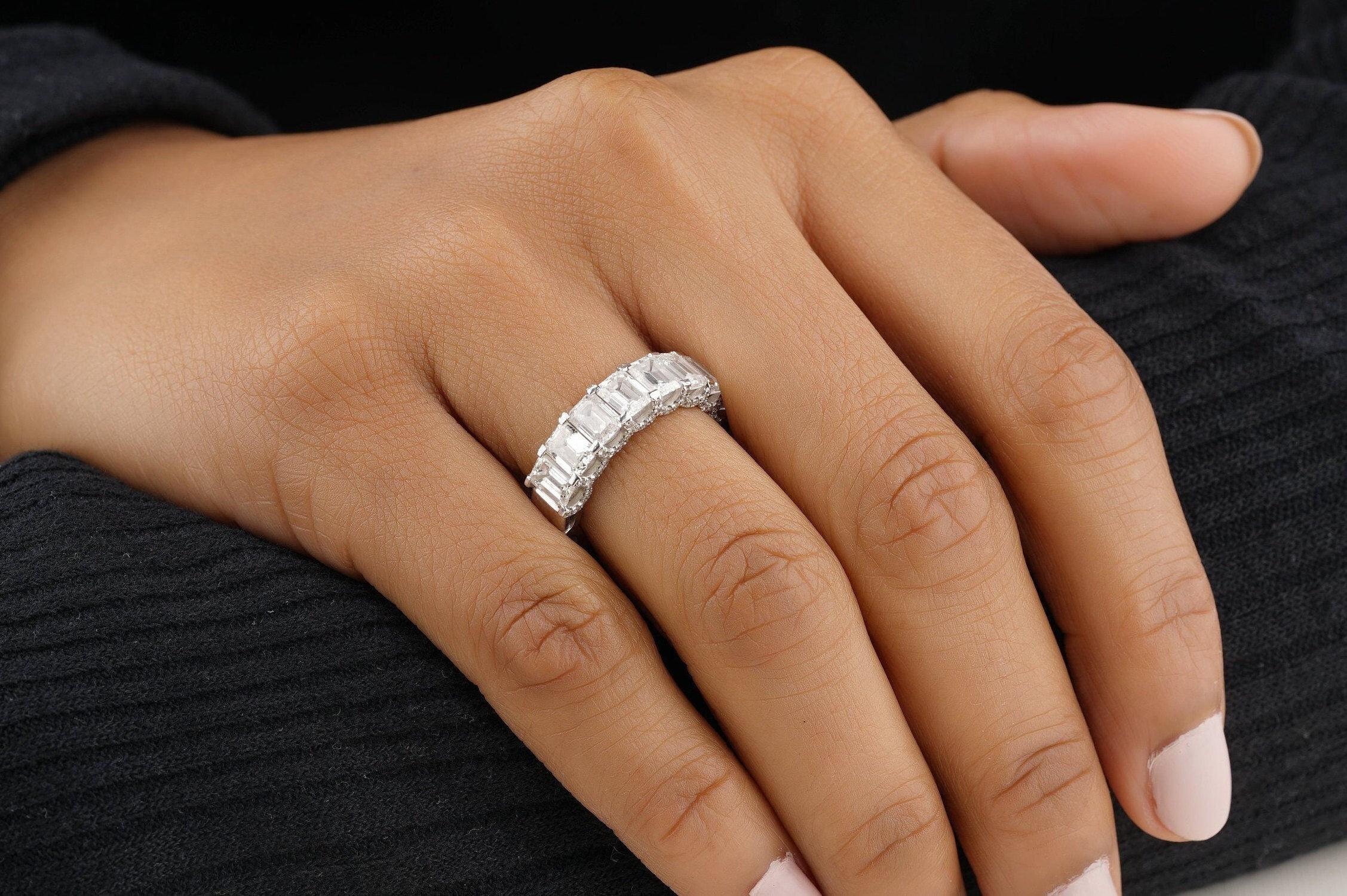 Art déco Bague d'éternité en or massif 14 carats avec diamant taille émeraude certifié en vente
