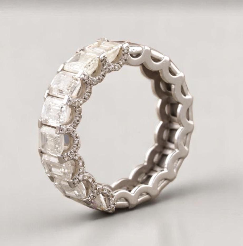 Bague d'éternité en or massif 14 carats avec diamant taille émeraude certifié Pour femmes en vente