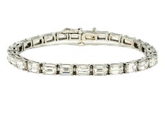 14.28 Carats Total Emerald Cut Natural Diamond Tennis Bracelet in Platinum