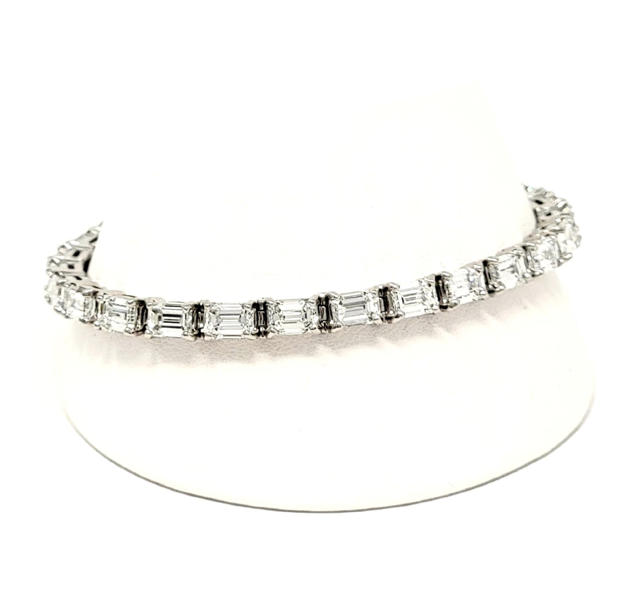 Contemporary Emerald Cut Diamond Eternity Line Tennis Bracelet in Platinum 14.28 Carats Total For Sale