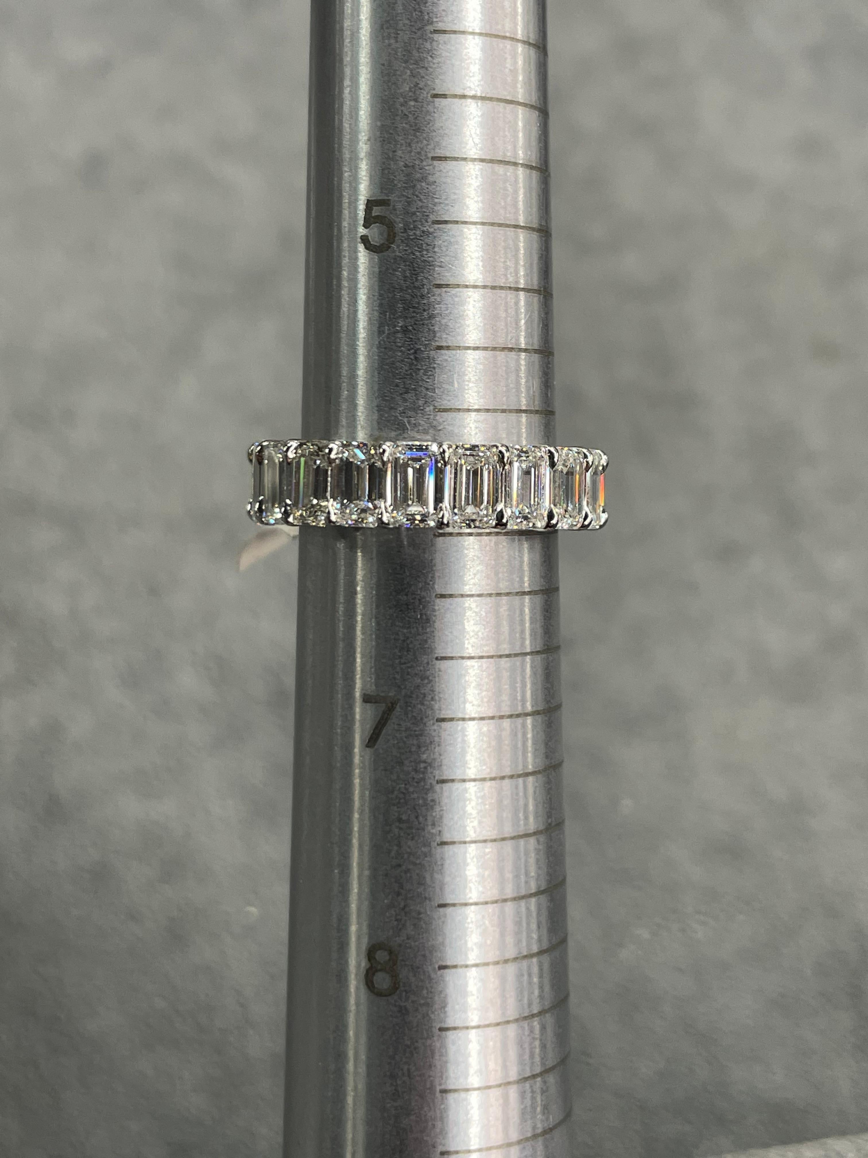 Eternity-Ring aus Platin mit Smaragdschliff und Diamant 6,19 CTS F-G VVS2-VS2  Damen