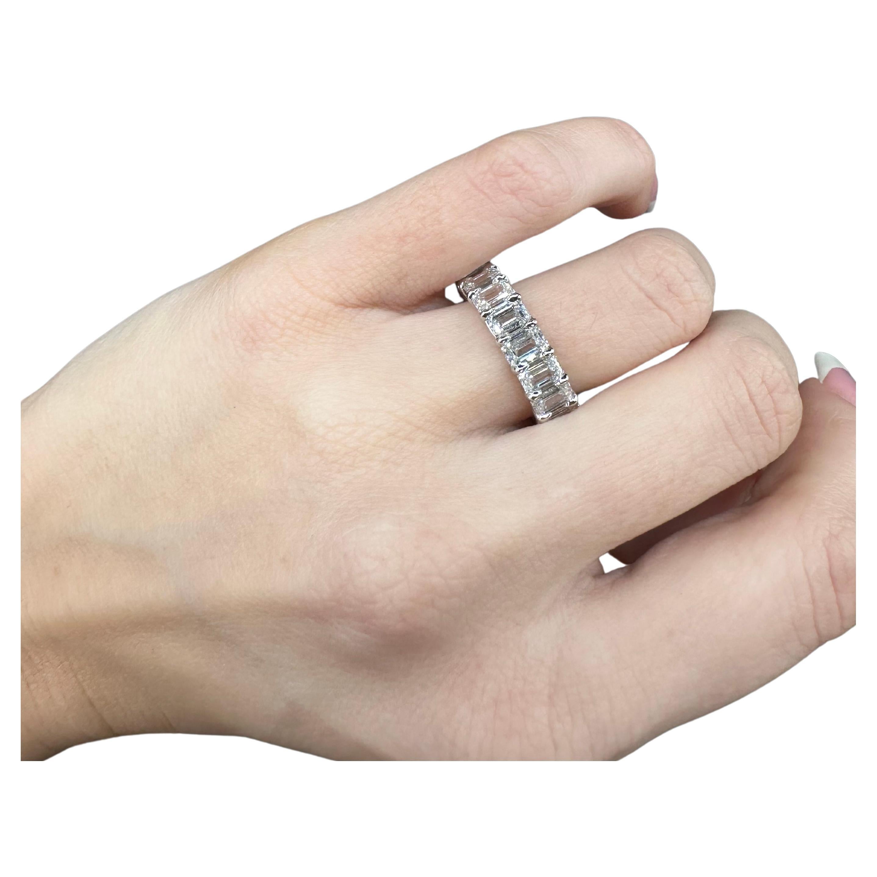 Eternity-Ring aus Platin mit 7,41 Karat Diamant im Smaragdschliff F-G VVS2-VS2  (Zeitgenössisch) im Angebot