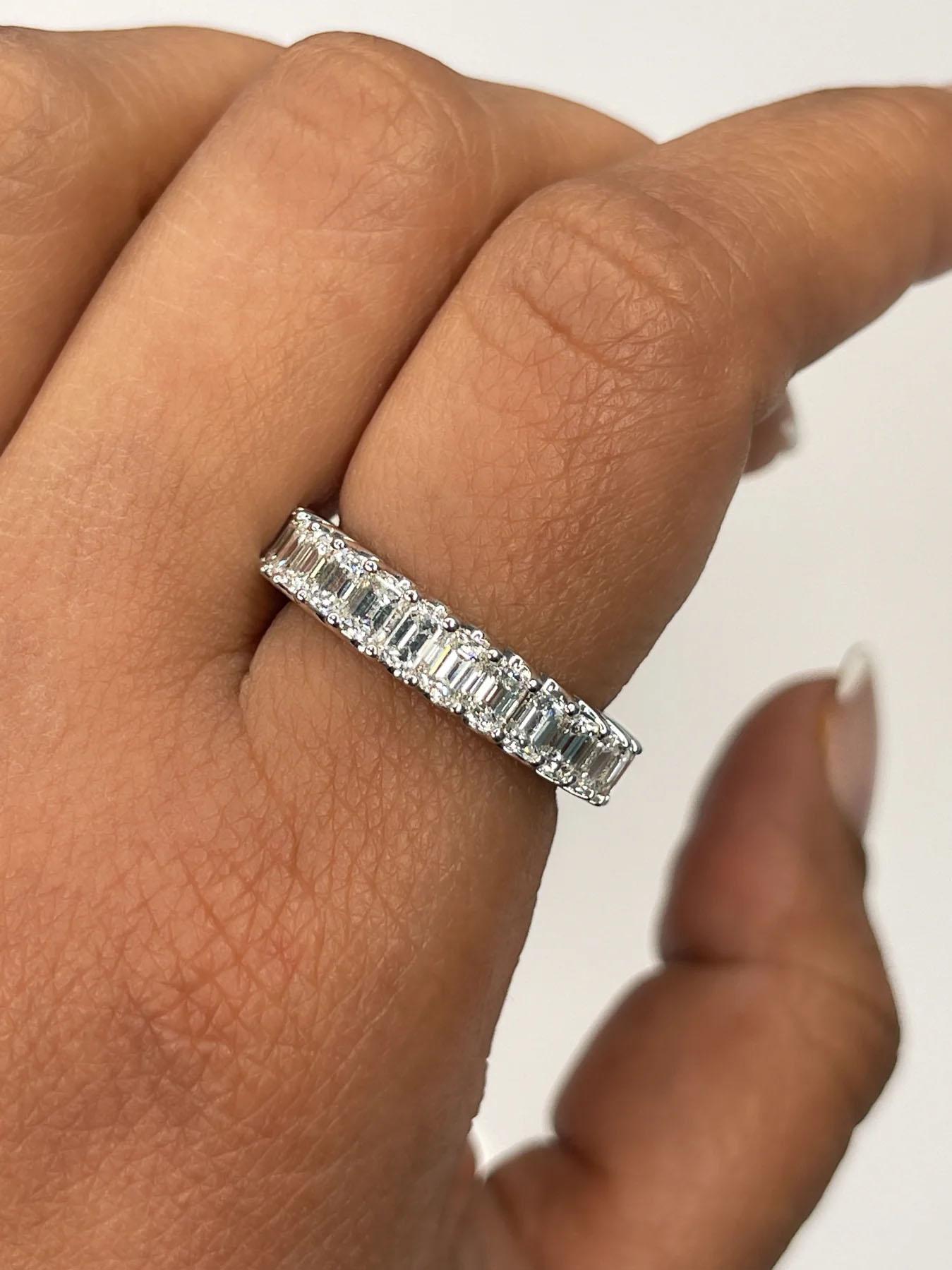 For Sale:  Emerald Cut Diamond 14k Gold Eternity Wedding Band Ring 2