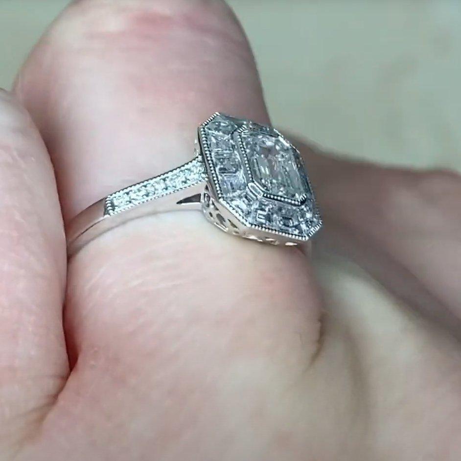 Taglio smeraldo Anello di fidanzamento con diamante taglio smeraldo (GIA circa 0,50 carati), platino in vendita