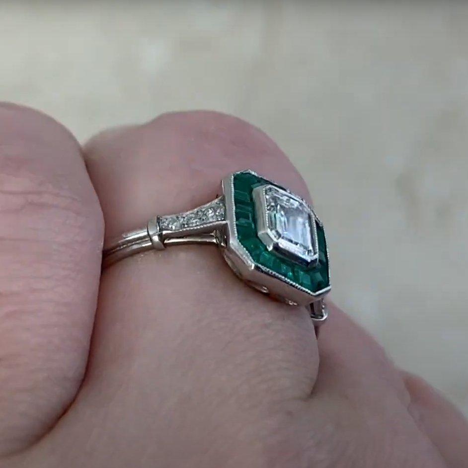 Taglio smeraldo Anello con diamante taglio smeraldo (GIA circa 0,8 carati), colore H. H., platino in vendita