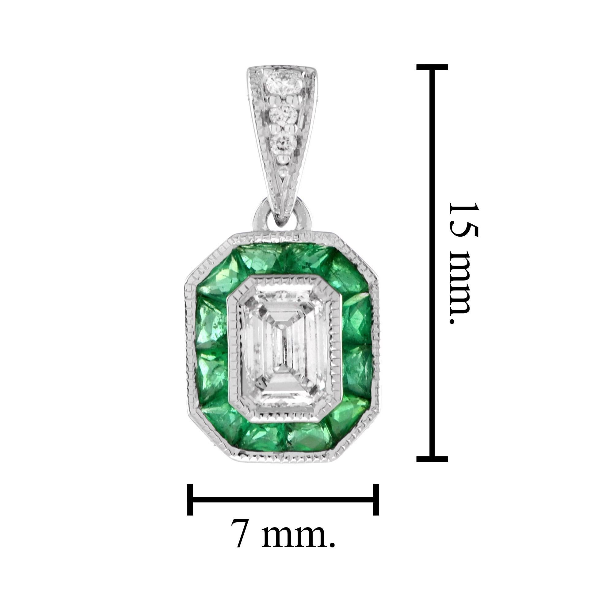 Taglio smeraldo Ciondolo con diamante taglio smeraldo e smeraldo verde aureolato in oro bianco 14 carati in vendita