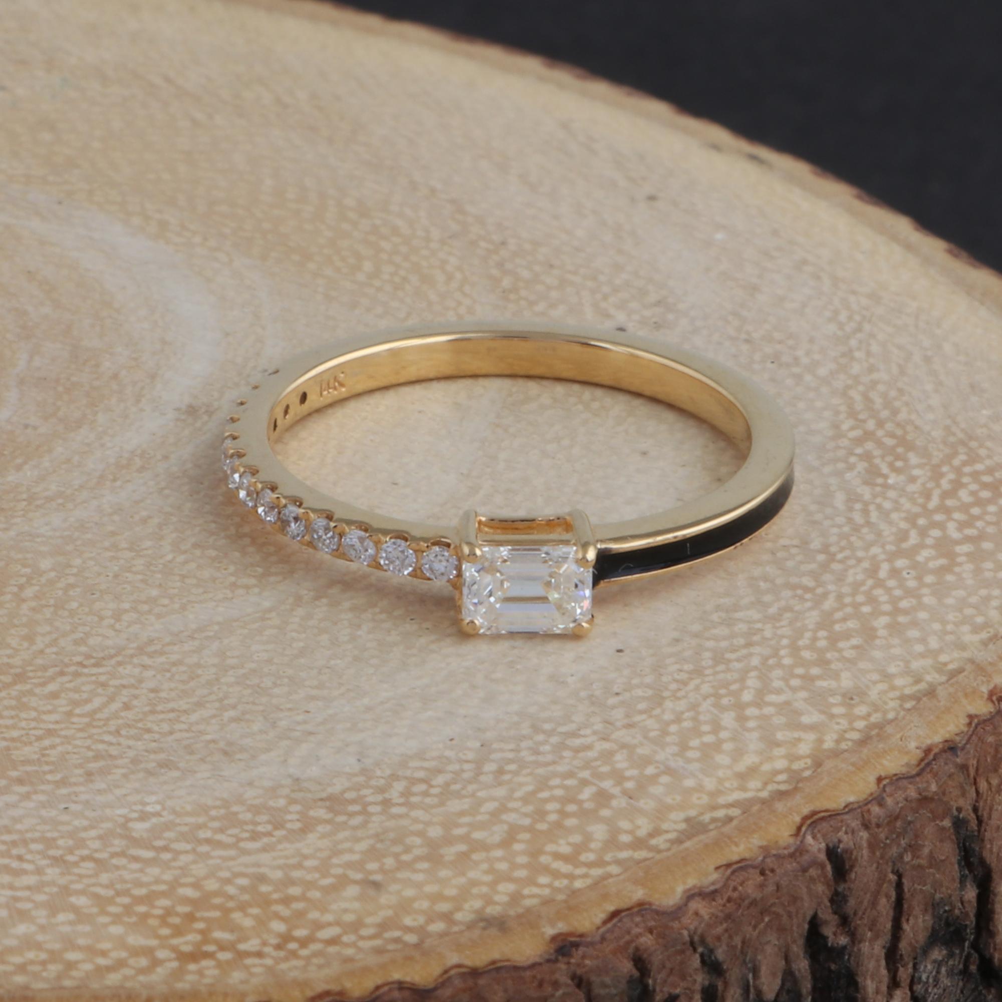 Halb-Eternity-Ring mit schwarzer Emaille und Diamant im Smaragdschliff aus 14 Karat Gelbgold (Moderne) im Angebot
