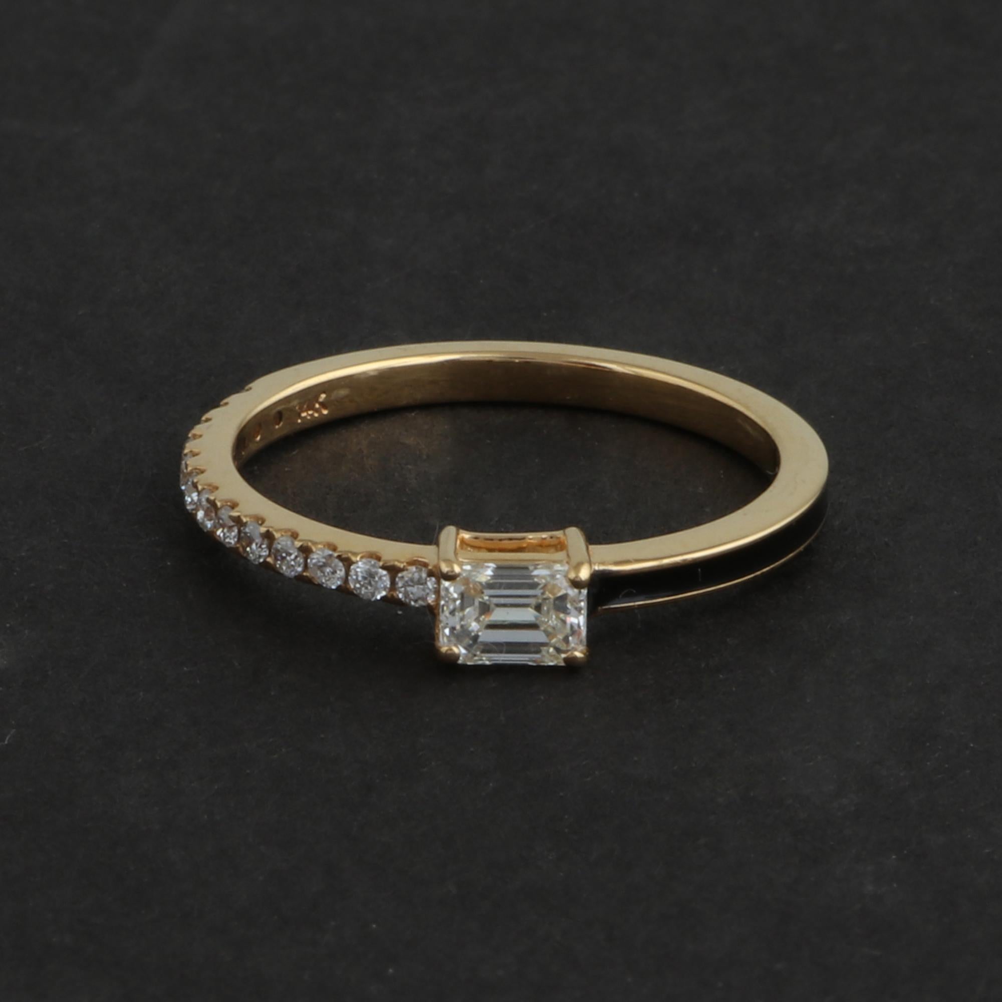 Halb-Eternity-Ring mit schwarzer Emaille und Diamant im Smaragdschliff aus 14 Karat Gelbgold Damen im Angebot