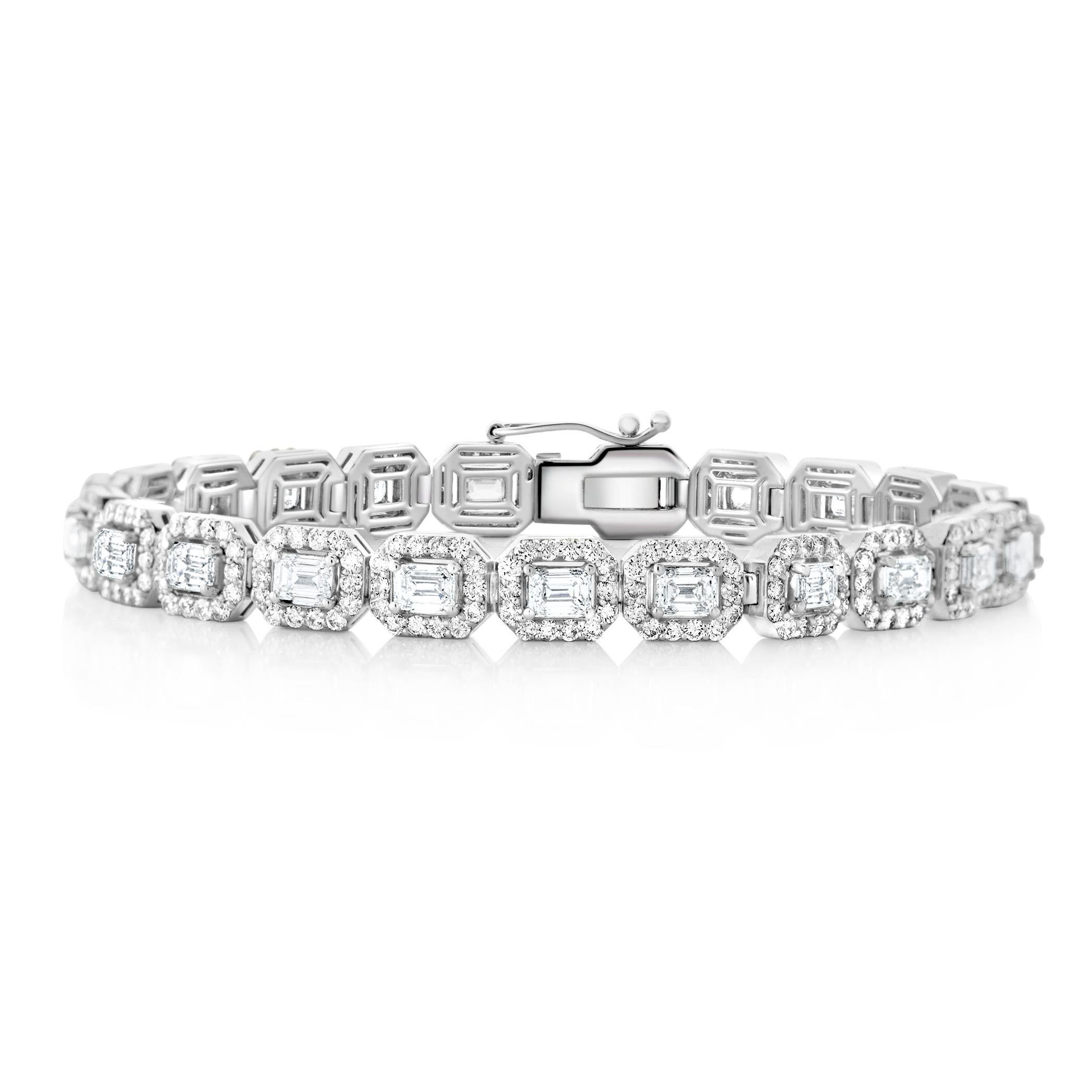 Bracciale aureola con diamanti taglio smeraldo, Est-Ovest, in oro bianco 18 carati, 8,15 carati in vendita 2