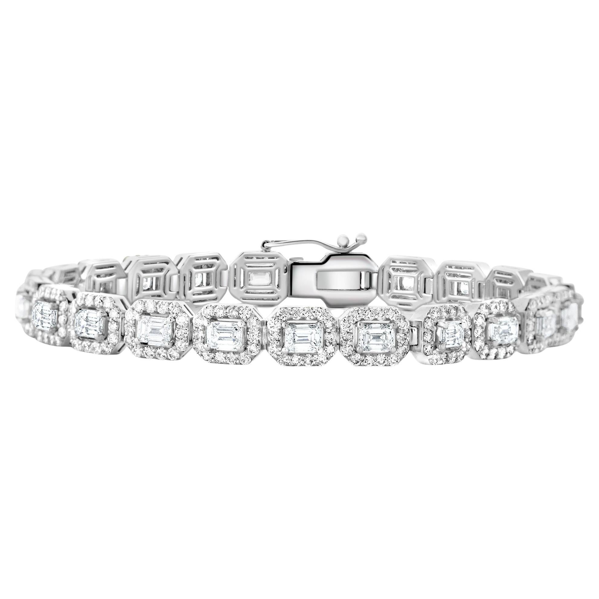 Bracciale aureola con diamanti taglio smeraldo, Est-Ovest, in oro bianco 18 carati, 8,15 carati