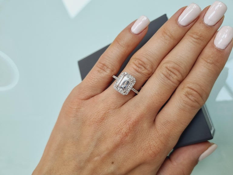 Bague De Fiançailles Halo - Diamant Simulé 2,65 Ct - Taille émeraude - Or Blanc 14 Carats