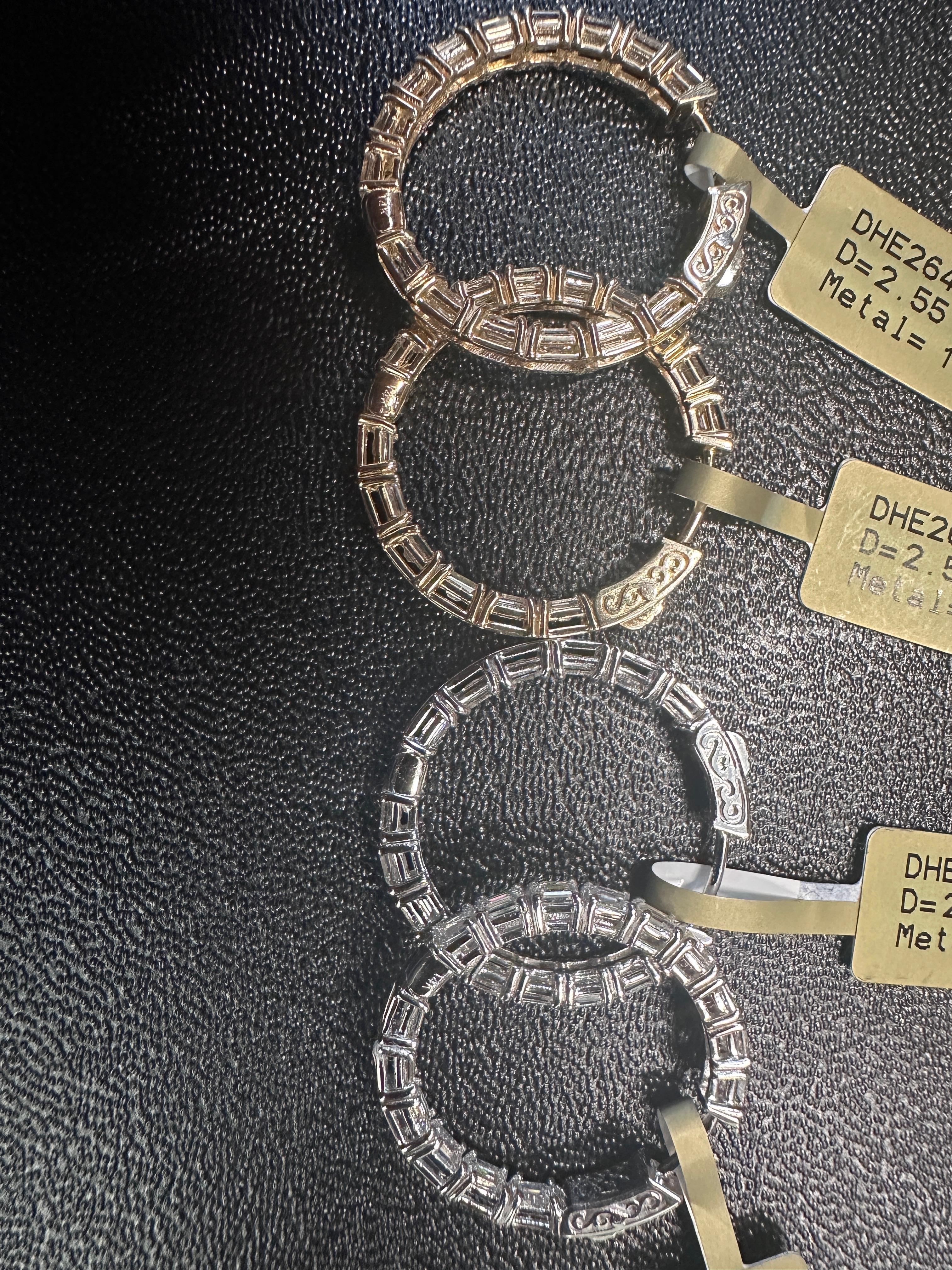 Diamant-Reifenohrringe mit Smaragdschliff aus 14 Karat Weißgold, 2,55 Karat im Angebot 4