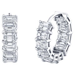 Aros Huggie con diamantes talla esmeralda