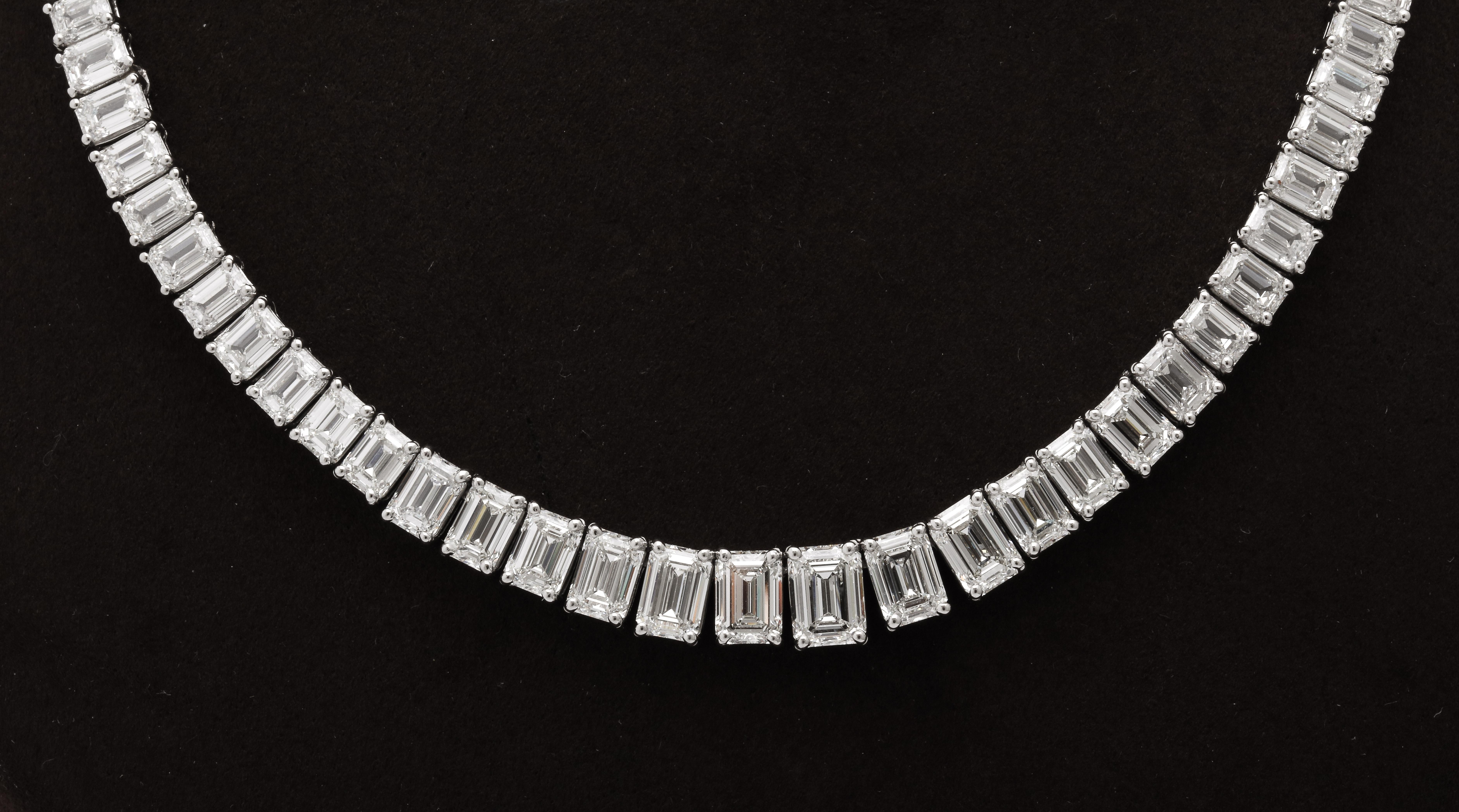 Diamant-Halskette mit Smaragdschliff im Zustand „Neu“ in New York, NY