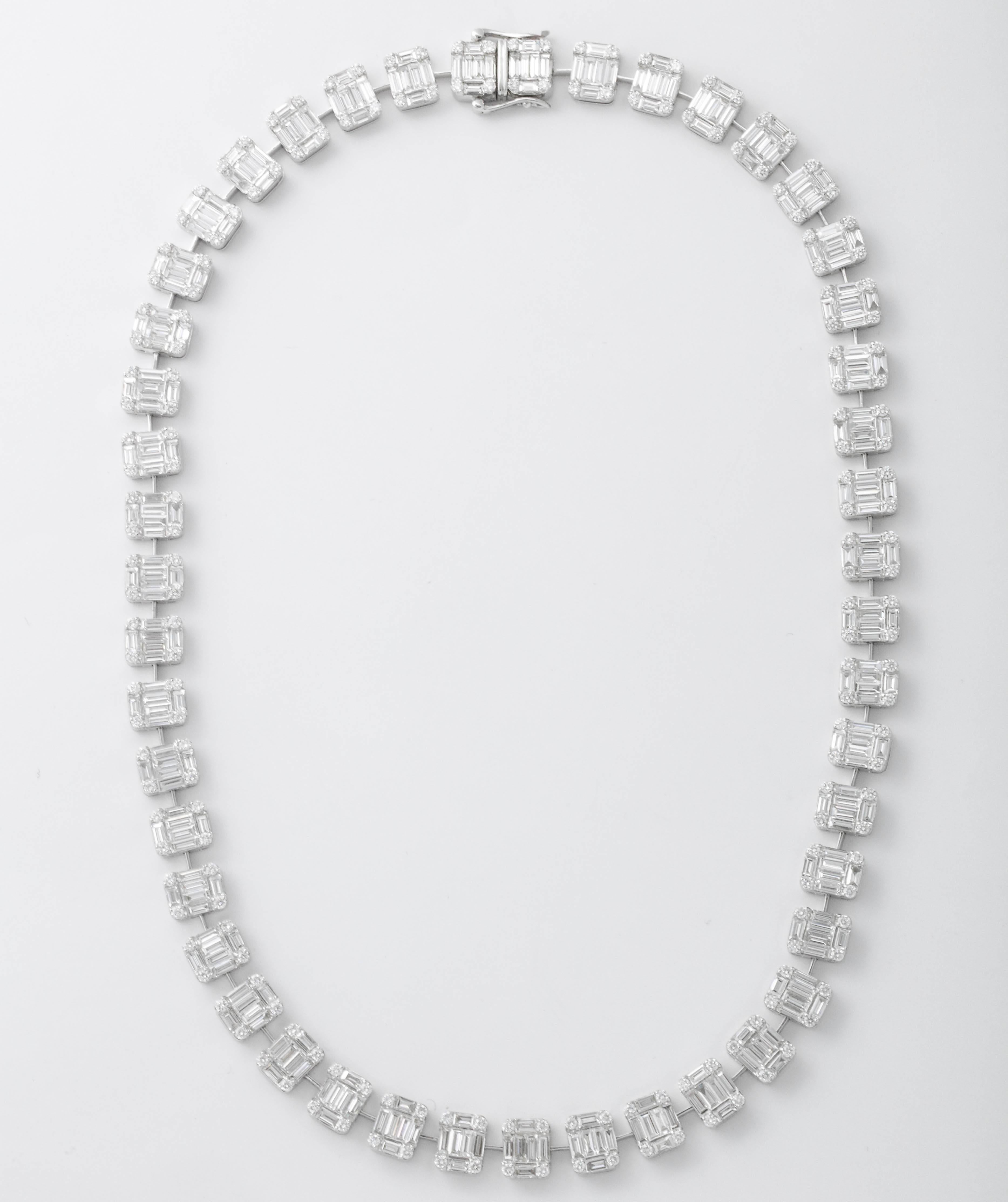 Smaragdschliff-Diamant-Halskette Illusion Set (Baguetteschliff) im Angebot