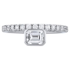 Bague de fiançailles en platine avec diamant taille émeraude fait main