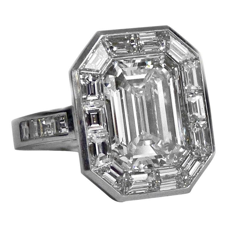 Emerald Cut Diamond Platinum Ring In New Condition For Sale In New York, NY