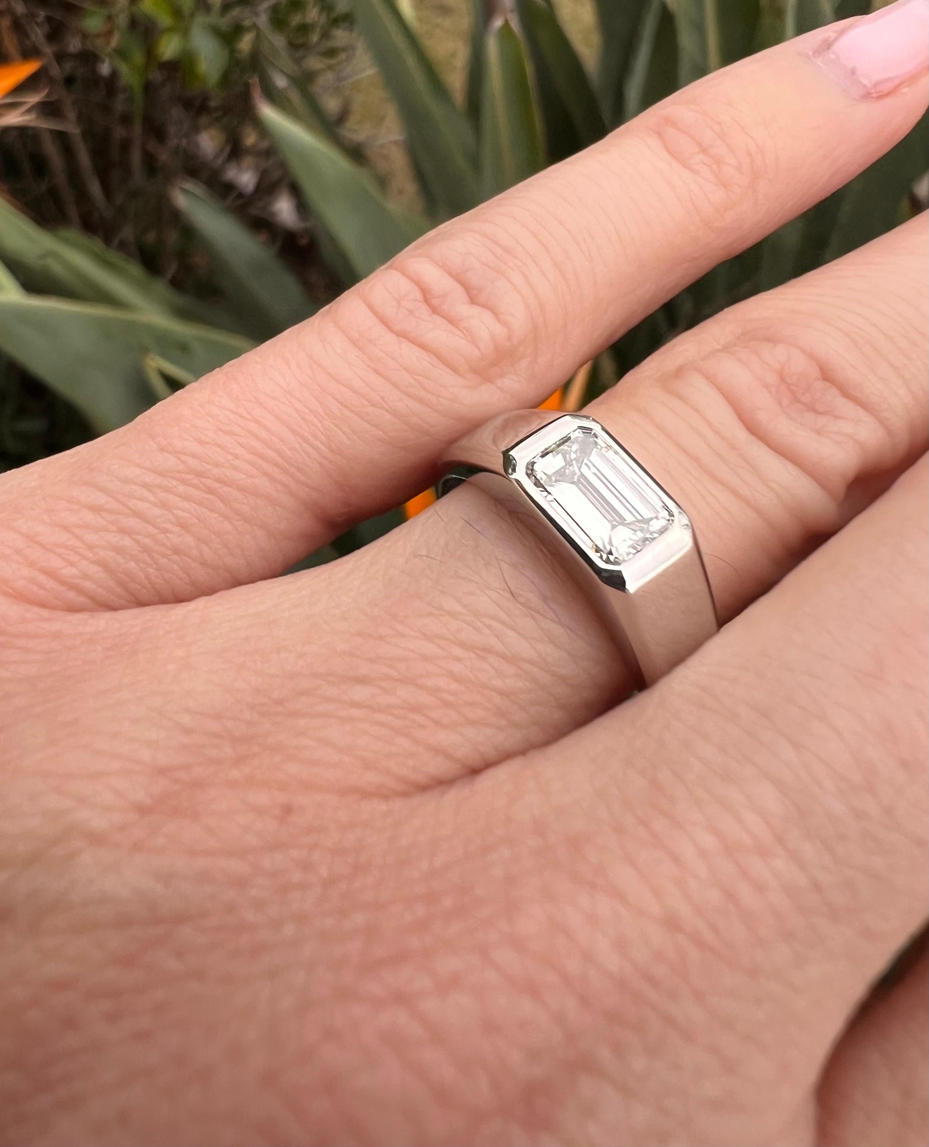 Emerald Cut Diamond Platinum Ring – Unisex Design, Customizable in Any Gemstone For Sale 1