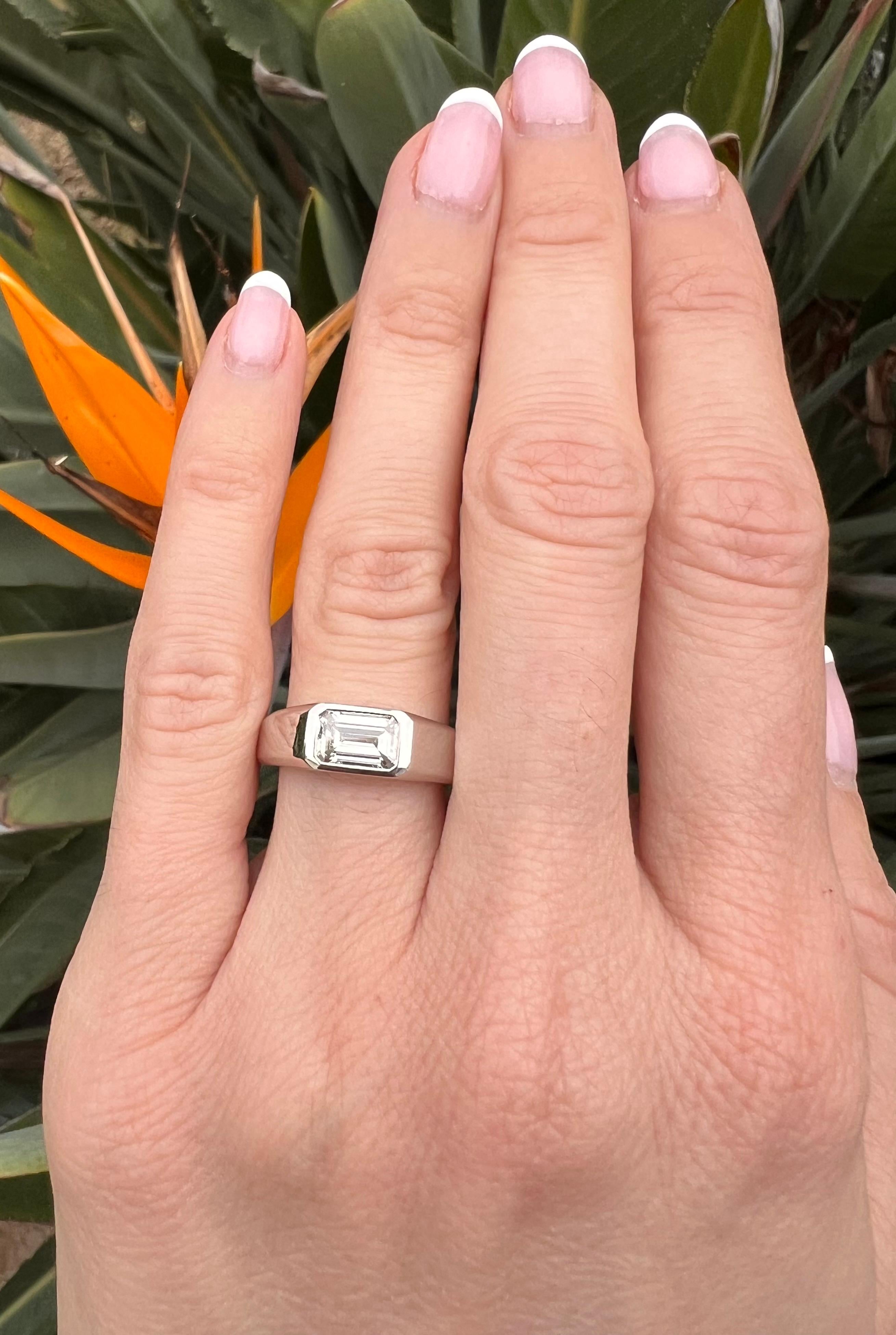 Emerald Cut Diamond Platinum Ring – Unisex Design, Customizable in Any Gemstone For Sale 2