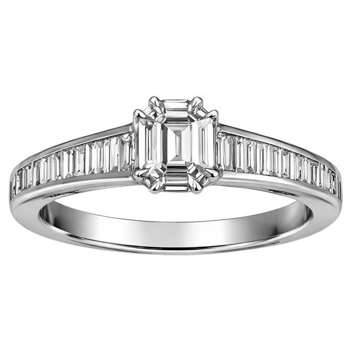 Bague en or blanc 18 carats diamant taille émeraude avec 32 diamants baguettes - 0.64 cara