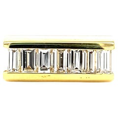 Ring mit Diamanten im Smaragdschliff und modernem quadratischem Top-Design