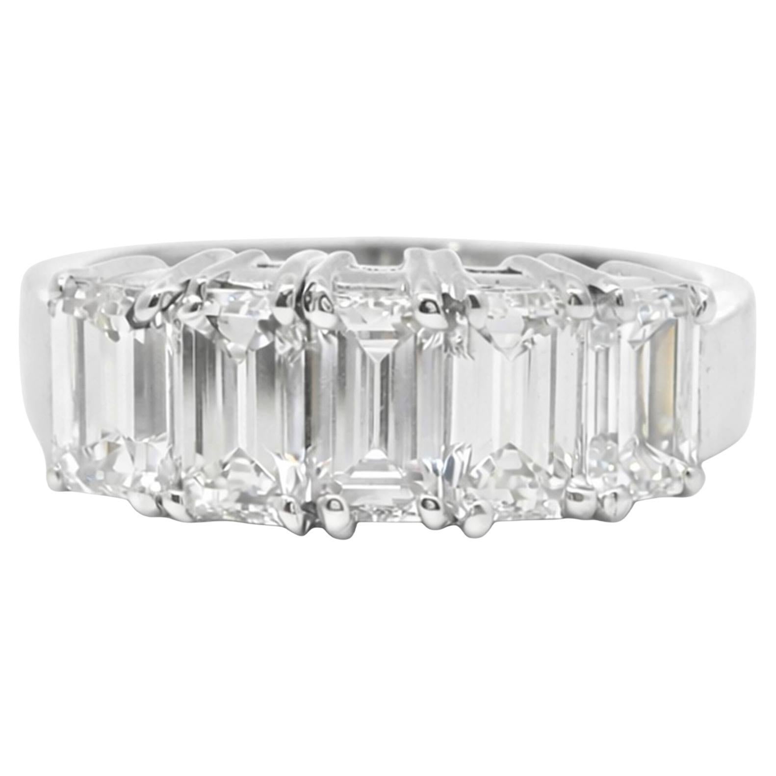 Bague à diamant en rangée de taille émeraude en vente