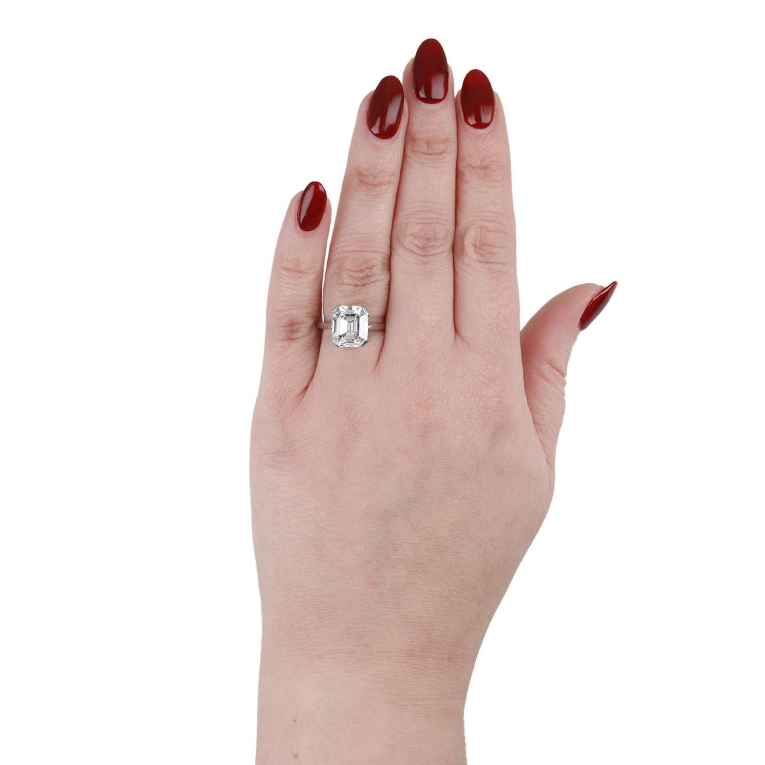 Art Deco Emerald-cut diamond solitaire diamond ring, circa 1920. For Sale