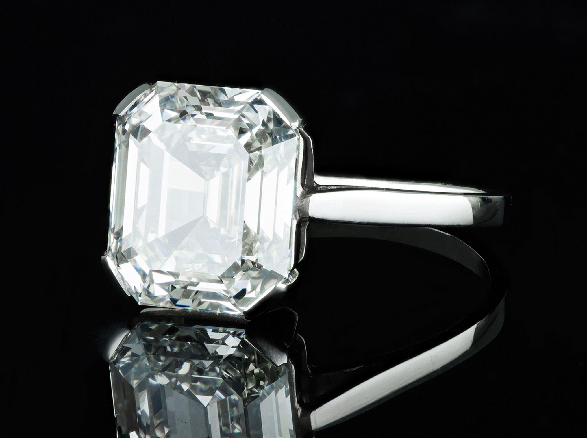 Emerald Cut Emerald-cut diamond solitaire diamond ring, circa 1920. For Sale