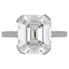 Anello solitario con diamante taglio smeraldo, 1920 circa.