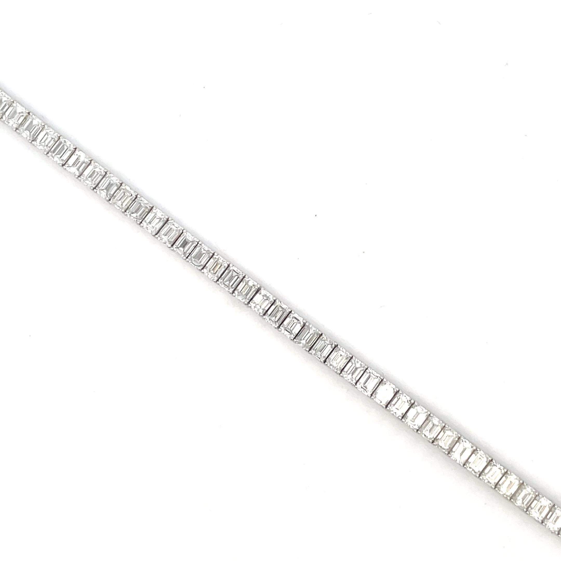 Emerald Cut Diamond Tennis Bracelet 13.04 Carats 14 Karat White Gold G-H VS2 In New Condition For Sale In New York, NY