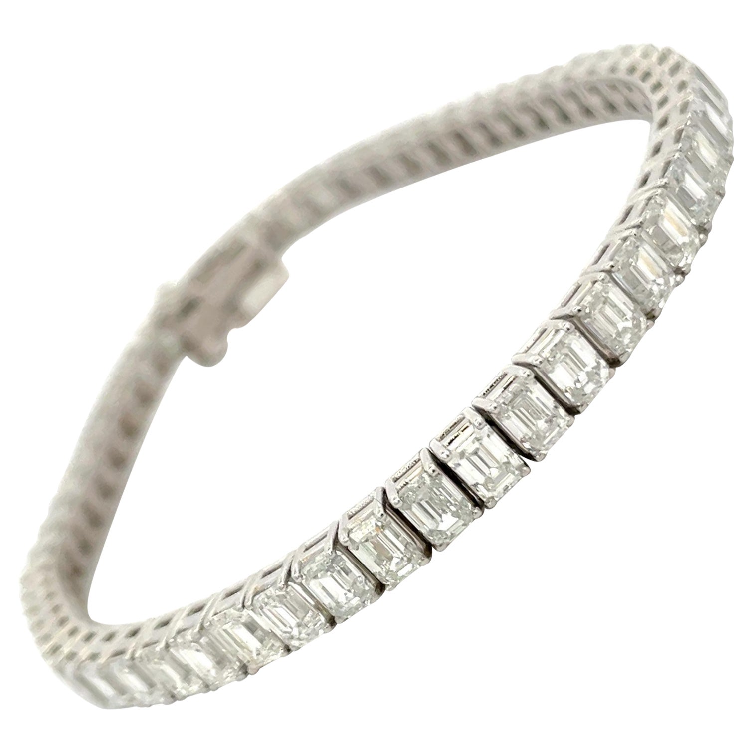 Pulsera de tenis con diamantes talla esmeralda 13,04 quilates Oro blanco 14 quilates G-H VS2 en venta